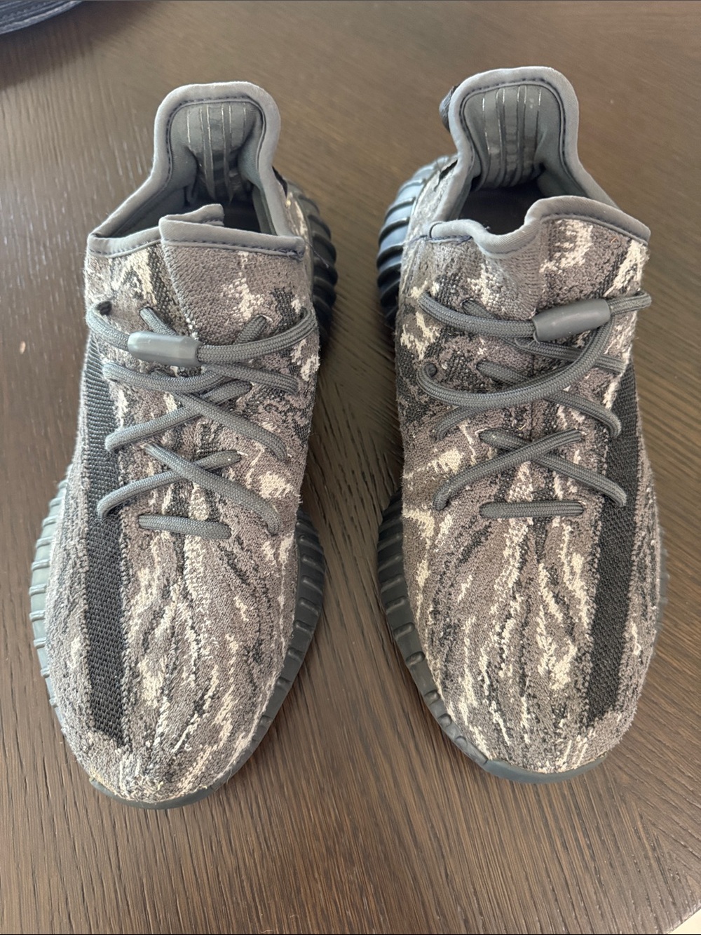 Yeezy mens Sneakers in Gray Knit with Marble Pattern